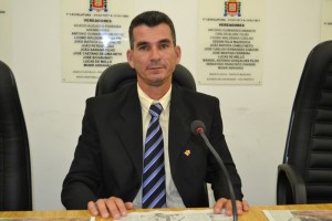 Read more about the article Flávio do Depósito homenageia secretário municipal de Serviços Urbanos