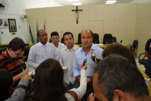 Após depoimento, Roberto de Souza concede enrevista a imprensa