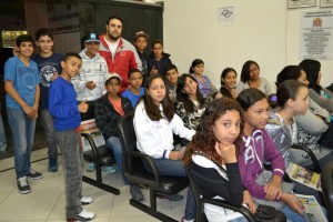 Acompanhados do Professor Rodrigo Cechetto, estudantes da Tácito Zanchetta visitam a Câmara Municipal