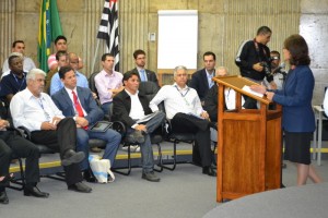 Presidente da Sabesp, Dilma Pena presta contas a prefeitos do Alto Tietê