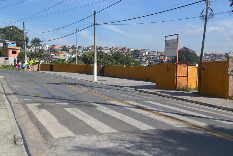 You are currently viewing Luiz Tenório quer a sinalização em frente à escola no Jardim Castelo