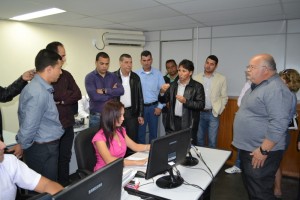 Read more about the article Grupo de vereadores visita à garagem da Radial no centro