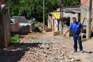 Vereador Flávio do Depósito em visita a Rua Durvalino no Jardim Sara