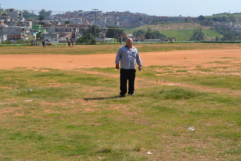 You are currently viewing Valtinho do Ipanema quer a colocação de grama sintética em campo na Vila Santo Antonio