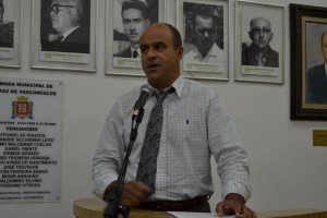 Vereador Roberto de Souza (PMDB) propõe tapa-buraco no Jardim Sara