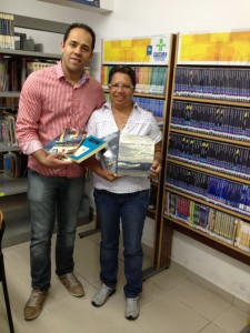 Vereador Aurélio Alegrete faz a doação de livros a Biblioteca José Andere