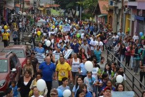 Vereador Valtinho do Ipanema e Izidro Neto na caminhada sobre o autismo