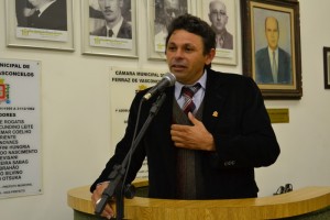 Vereador Luiz Tenório pede sinalização de altura de pontilhão no Jardim Tinoco
