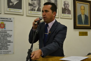 Vereador Claudio Ramos (PT) critica falta de canalização de córrego no Angelina