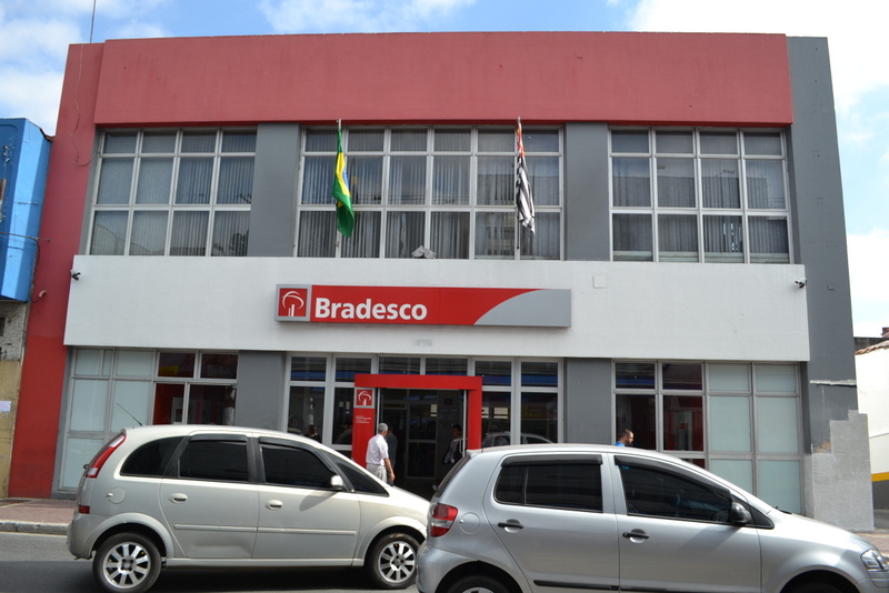 Leia mais sobre o artigo Banco descumpre lei que obriga instalação de biombos