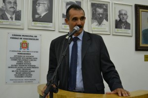 Suplente Renato Ferraz fazendo sua estreia na tribuna da Casa