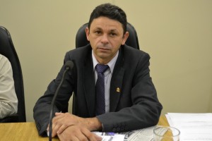 Vereador e líder do PR, Luiz Tenório democratizando a vereança