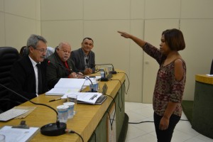 Suplente Cida Assistente Social toma posse na Câmara Municipal
