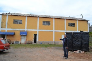 Vereador Willians do Gás (PSB) visitando a possível sede do CCZ de Ferraz, no Cambiri
