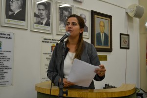 Vereadora Palmira Oliveira (PSB) volta a pedir retirada de muro no Ferrazense