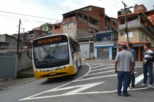 Sinalização de rotatória aumenta a segurança de trânsito na Vila São Paulo