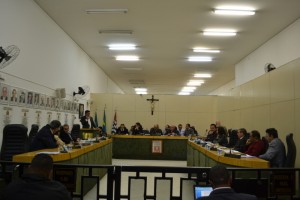Vereadores derrubam veto total a correção dos subsídios de prefeito, vice e secretários