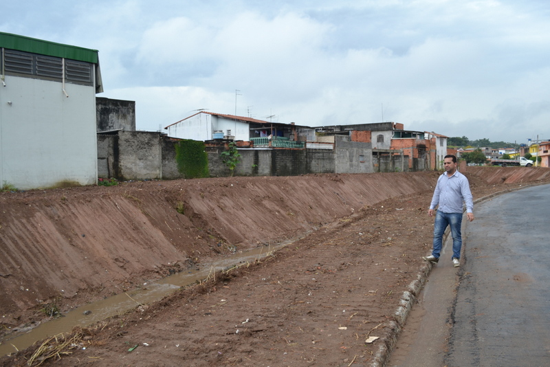 You are currently viewing Após cobrança, Prefeituras limpam o Córrego Sítio Paredão