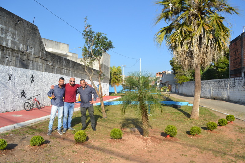 Leia mais sobre o artigo Eliel Fox comemora a reforma de mais uma praça pública