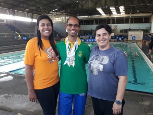 Read more about the article Câmara homenageia professora de nadador especial