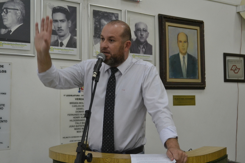 Leia mais sobre o artigo Câmara volta a questionar a suspensão de exames laboratoriais