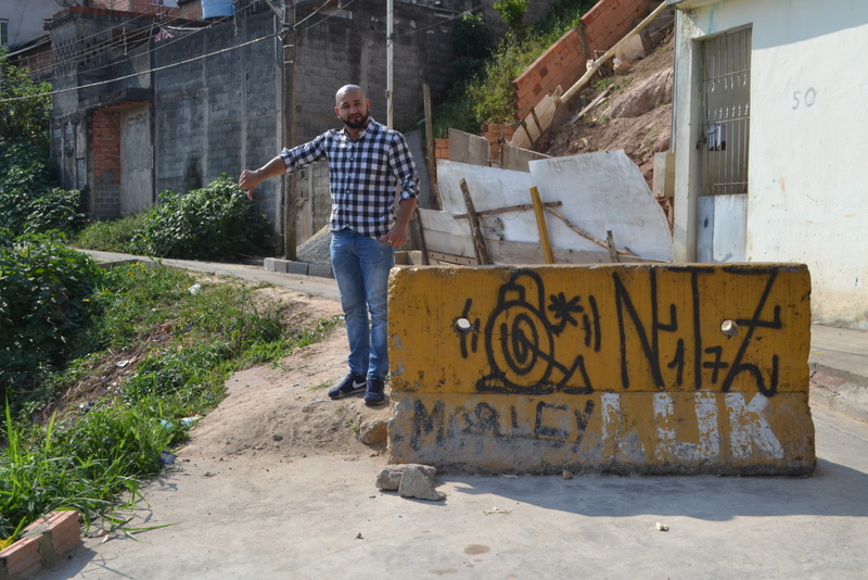 You are currently viewing Eliel Fox quer a conclusão de muro de arrimo na Vila Cristina