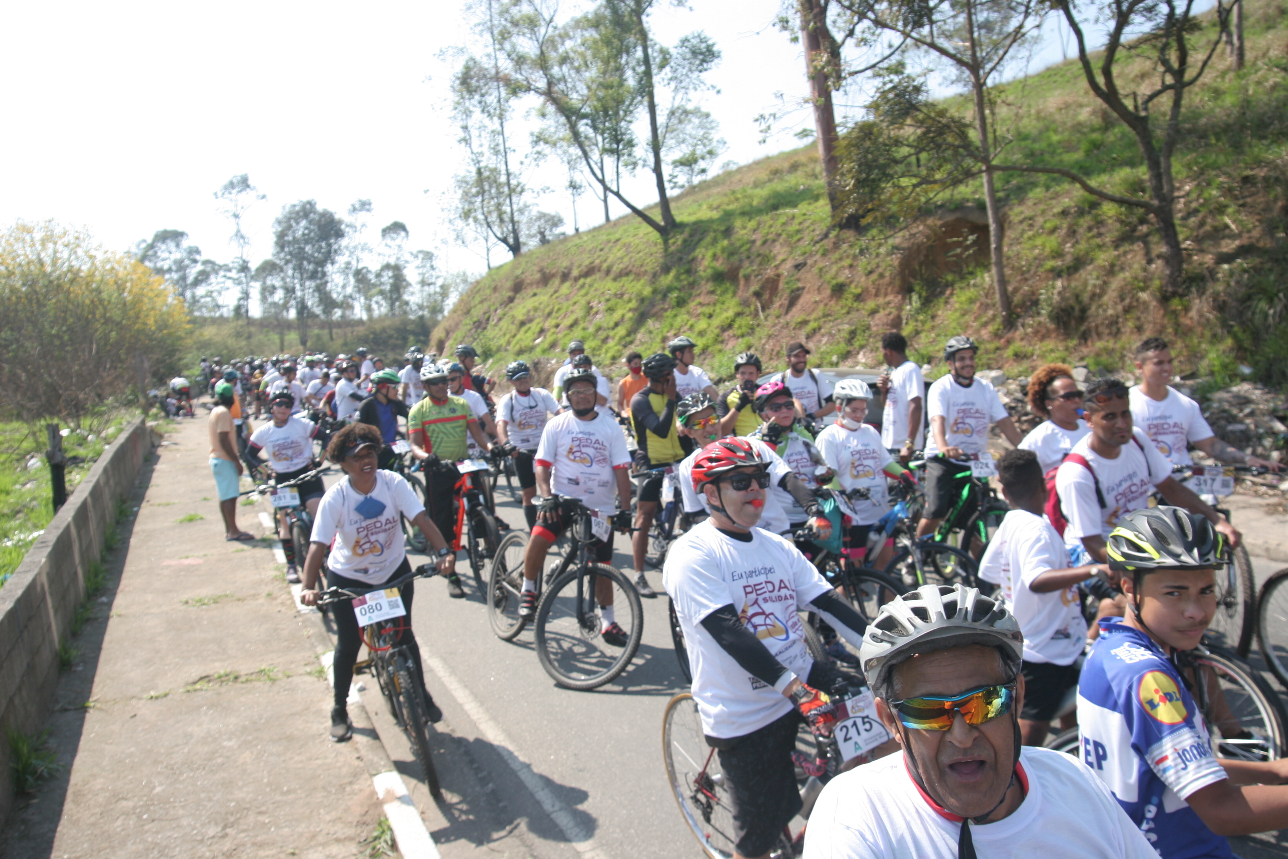 You are currently viewing Pedal Solidário reúne 420 participantes e arrecada quase 1 tonelada de alimentos