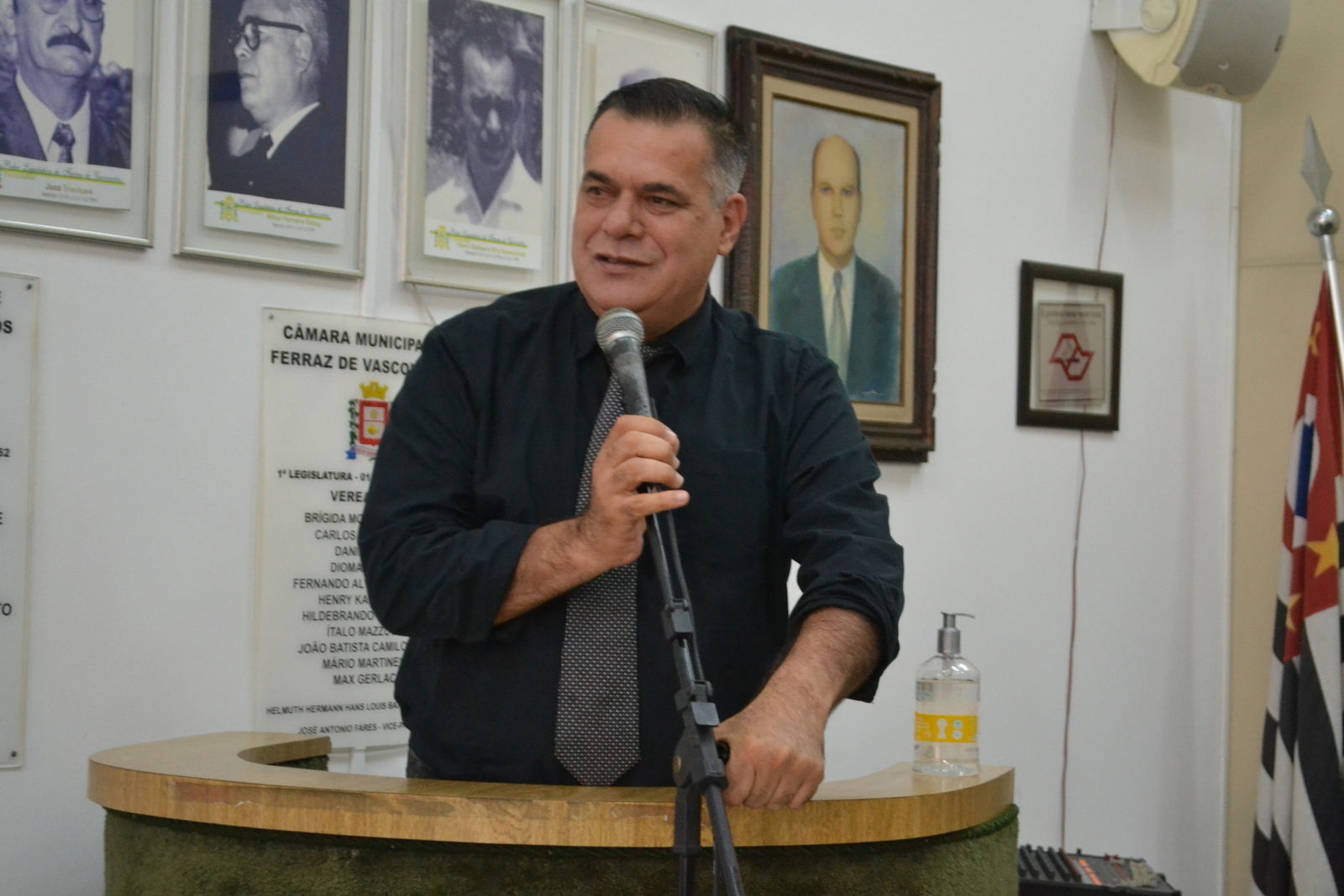 Leia mais sobre o artigo Presidente comunica à população que  sessão ordinária não será transmitida ao vivo