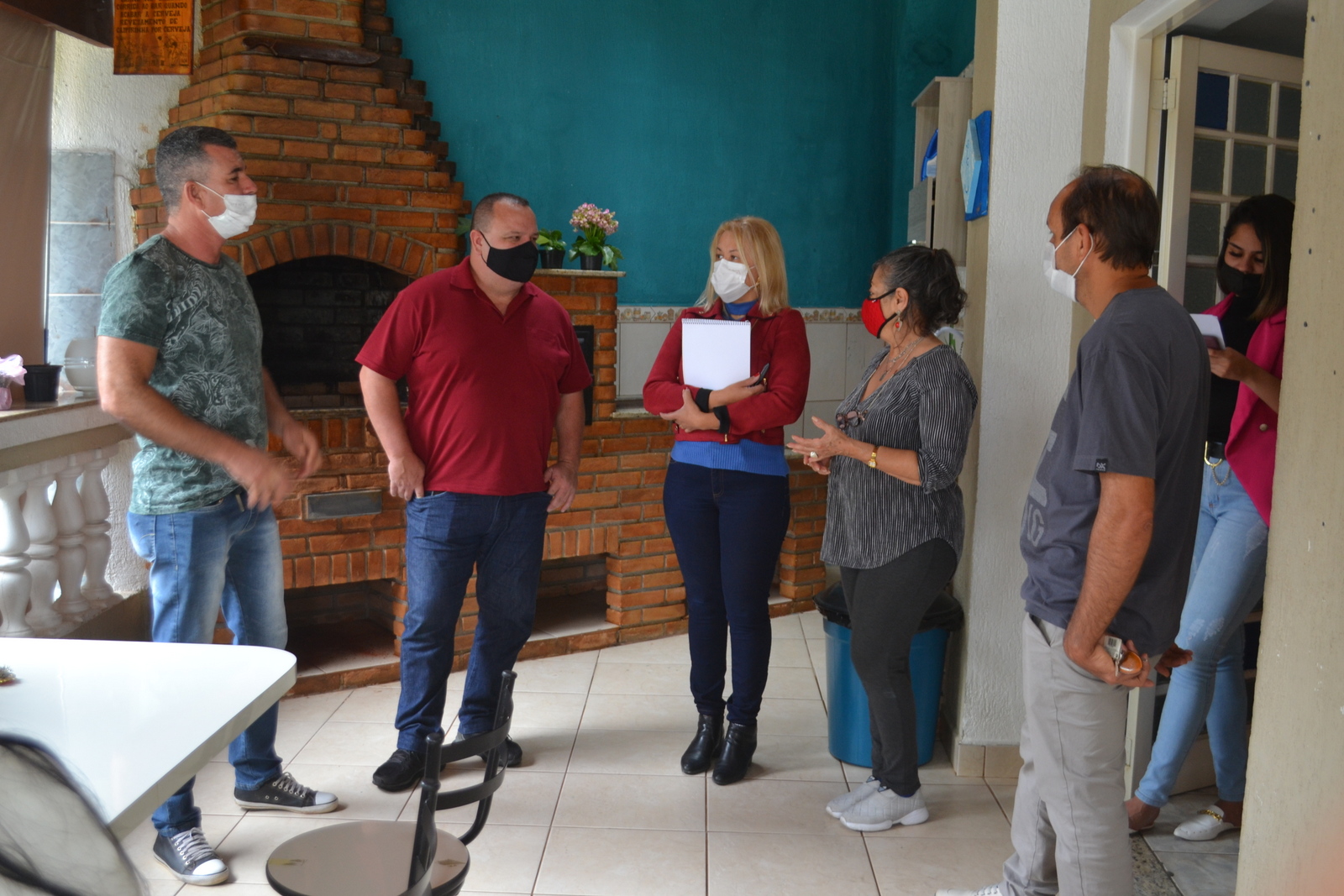 Read more about the article Membros de comissão permanente visitam Espaço Cultural Amigo do Idoso no centro