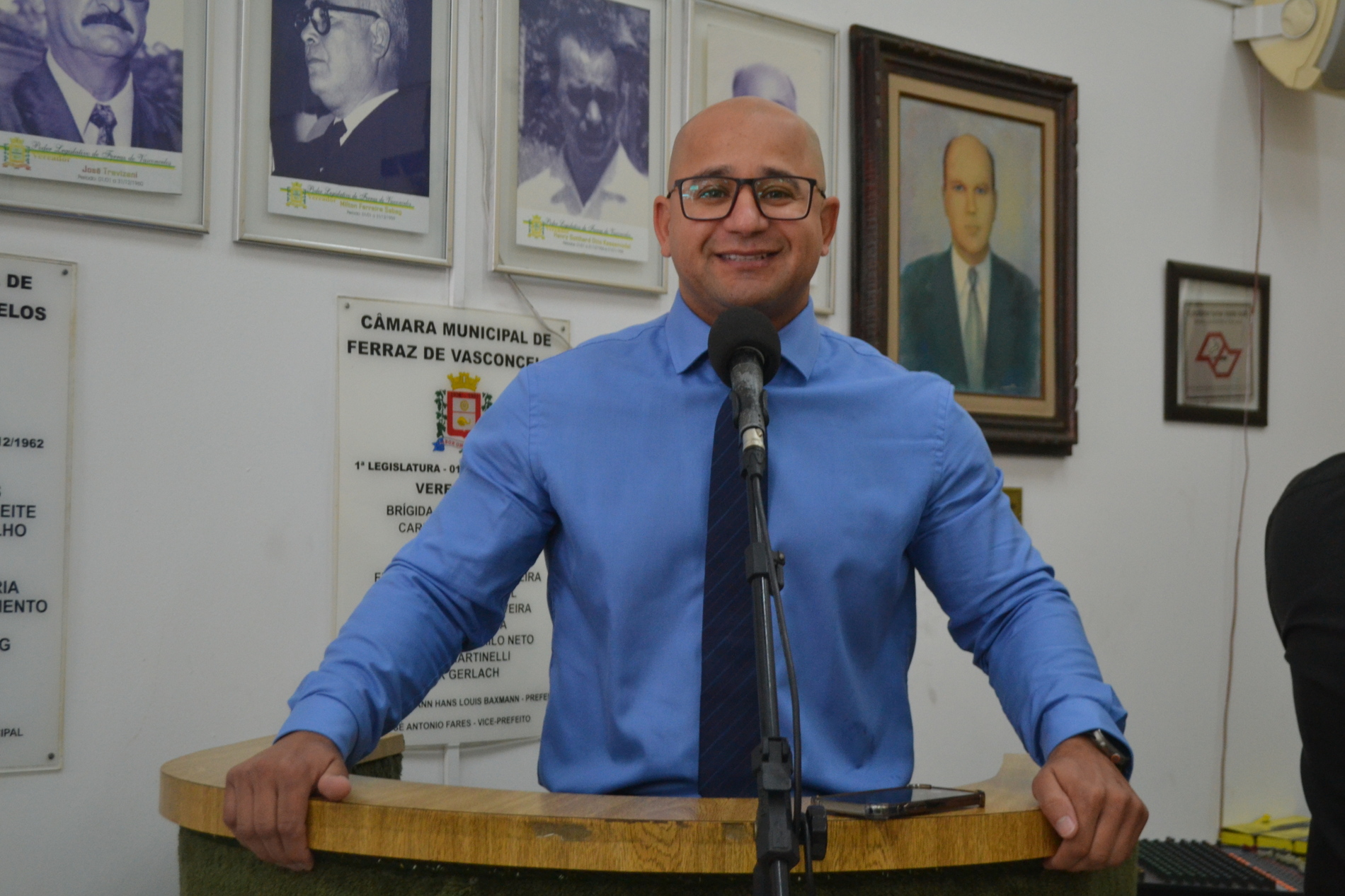 Leia mais sobre o artigo Eliel Fox denuncia a falta de ambulância para transferir pacientes do Hospital Regional