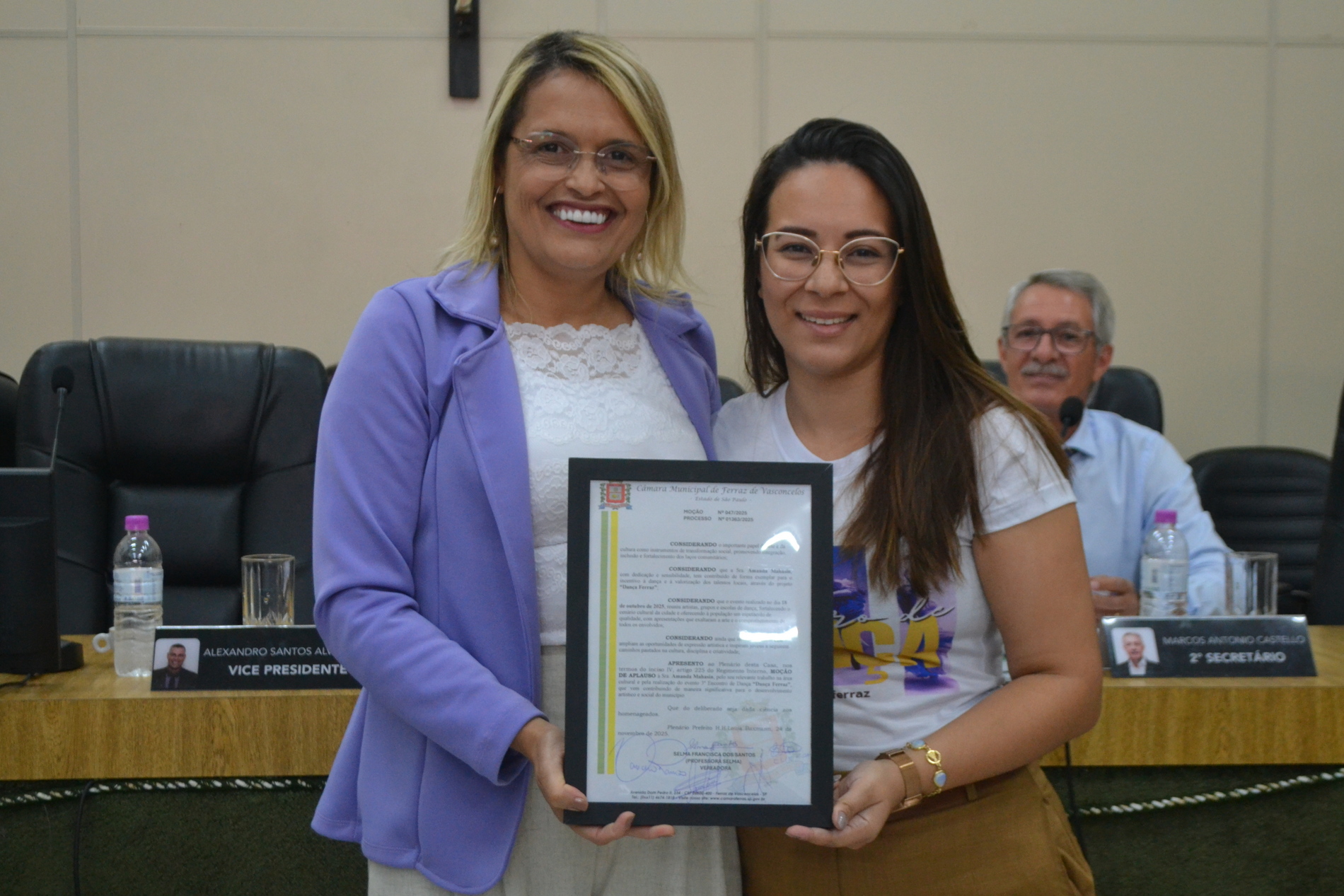 Leia mais sobre o artigo Vereadora Selma homenageia dançarina e coreógrafa ferrazense