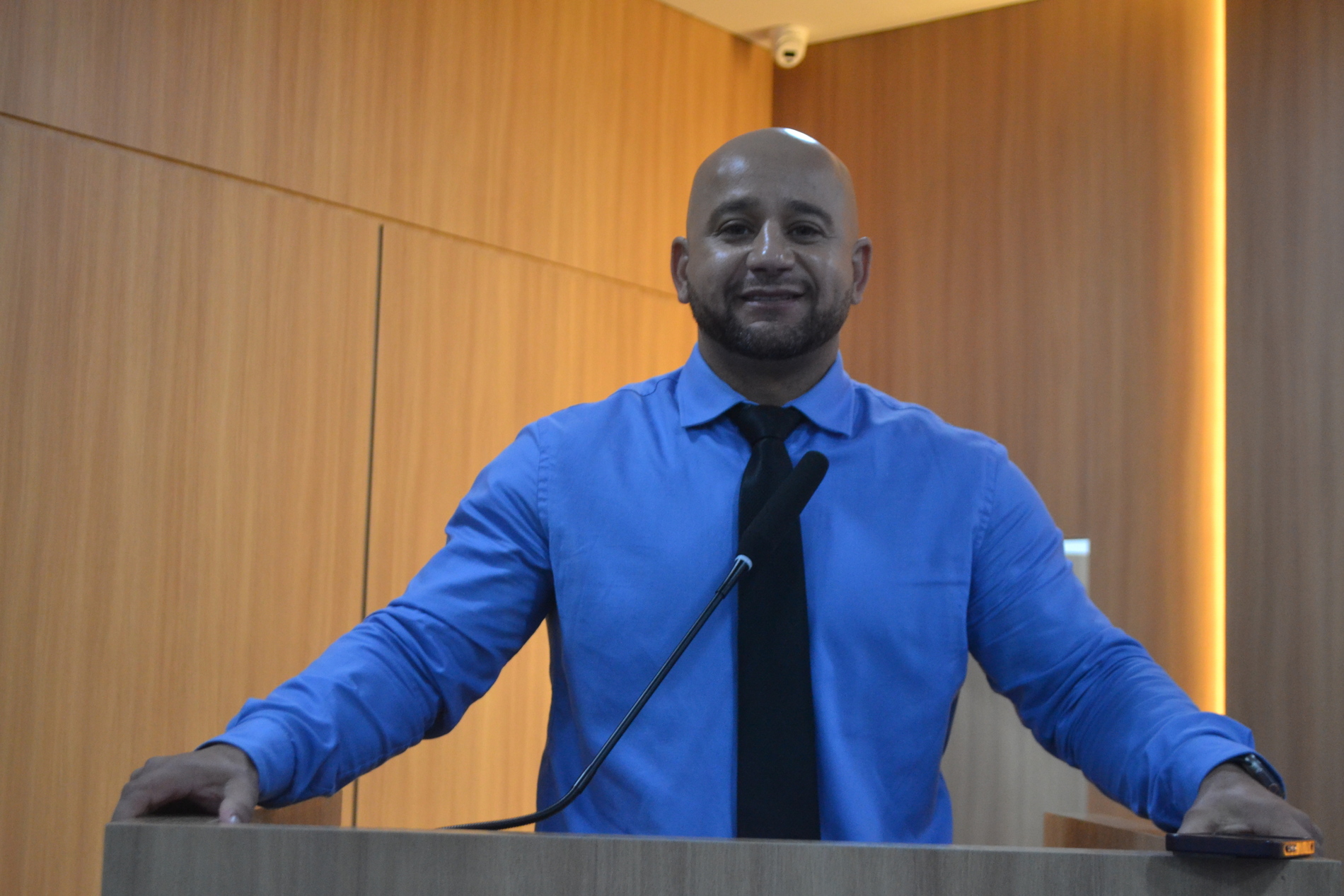 Leia mais sobre o artigo Eliel Fox apresenta moção de aplausos para o pastor Euclides de Oliveira