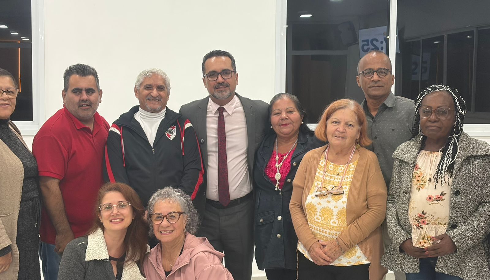 Horta comunitária muda a rotina de servidores e pacientes no Kemel