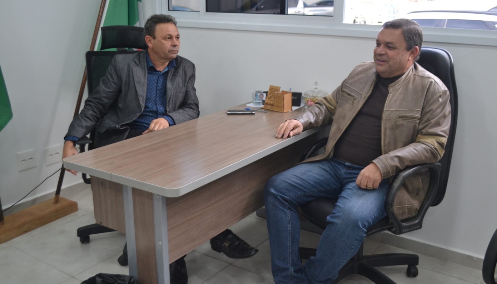 Vereador e deputado vistoriam rua recém-recapeada no Cidade Kemel
