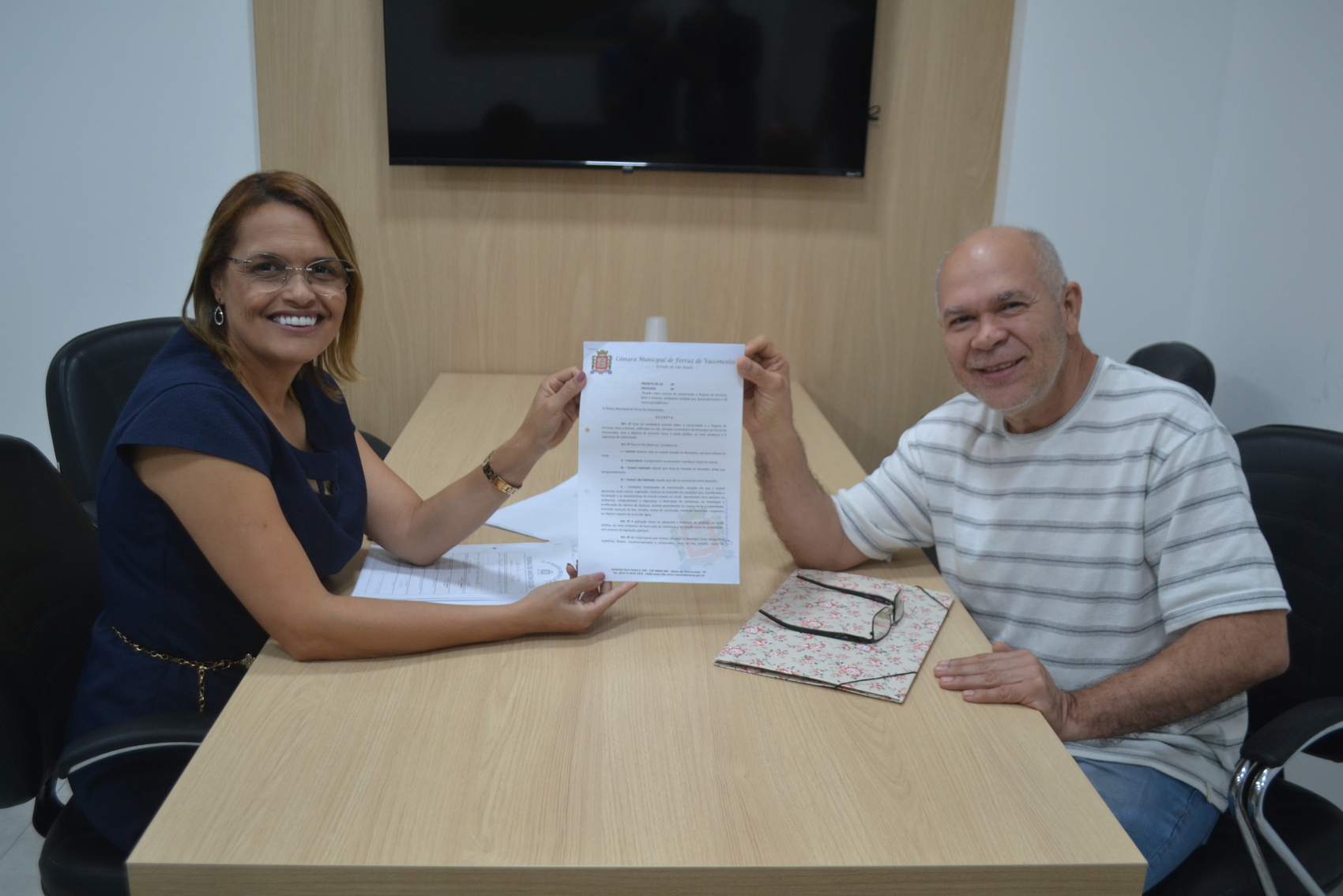 Leia mais sobre o artigo Vereadores decidem assinar juntos texto que regula limpeza de terrenos