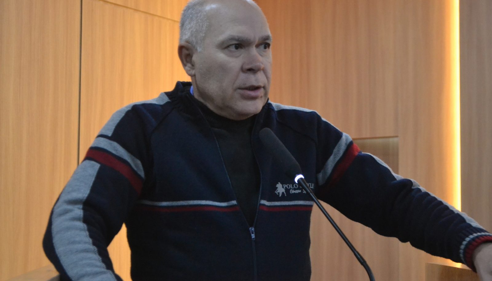 Aparecido aposta na pressão popular para acelerar o fim da escala 6/1